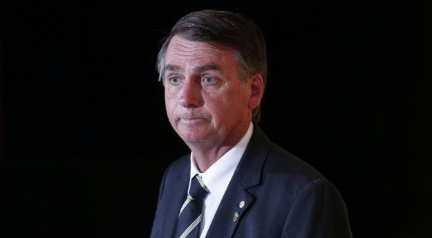 Bolsonaro assina decreto que proíbe queimadas por 60 dias no país