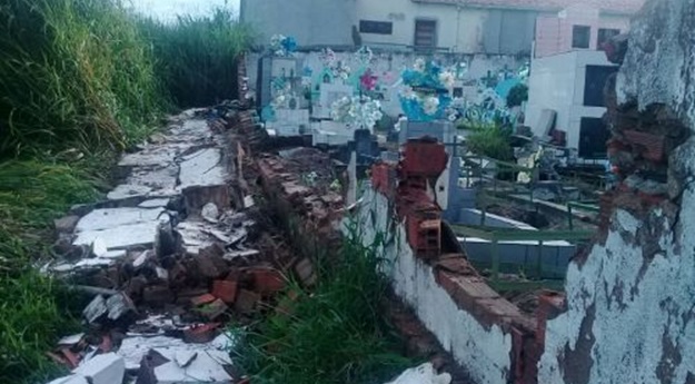 Chuvas derrubam muro na zona rural de Caruaru