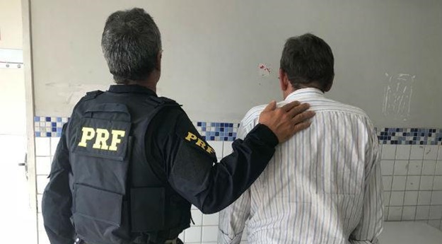 PRF prende suspeito de estelionato durante fiscalização em Caruaru