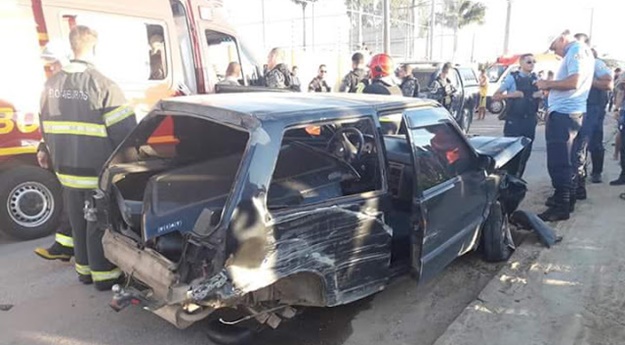 Suspeito capota carro durante sequestro em Caruaru