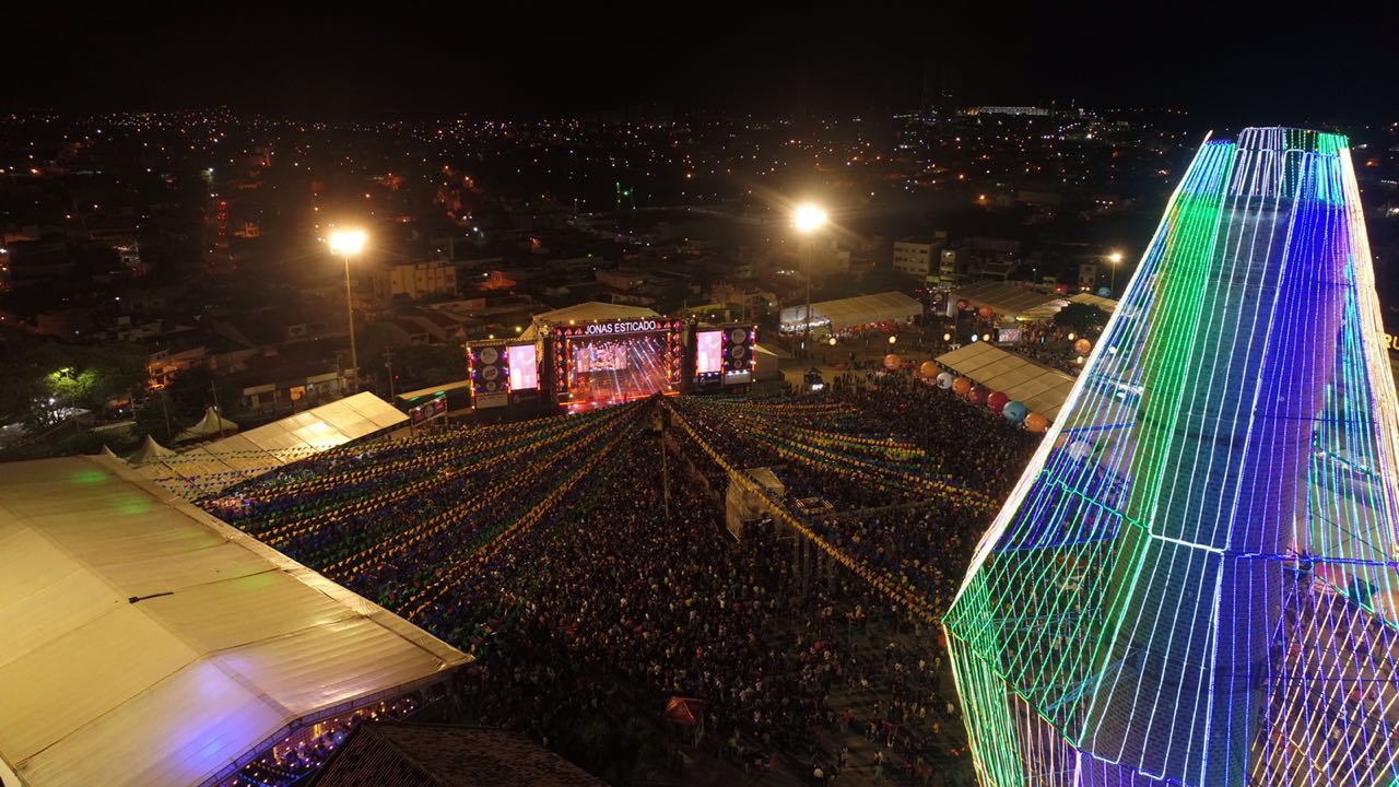 80 mil pessoas lotam primeira noite de shows do São João de Caruaru 2018