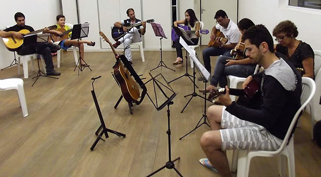 Sesc Caruaru abre cursos de teatro, violão e pintura