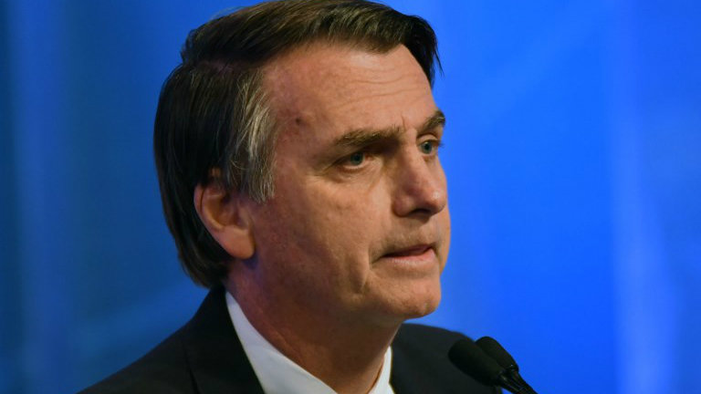 Bolsonaro apaga publicação na qual ofende a primeira-dama da França