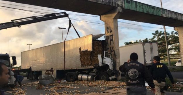 Motorista morre em acidente de trânsito na Zona Oeste do Recife