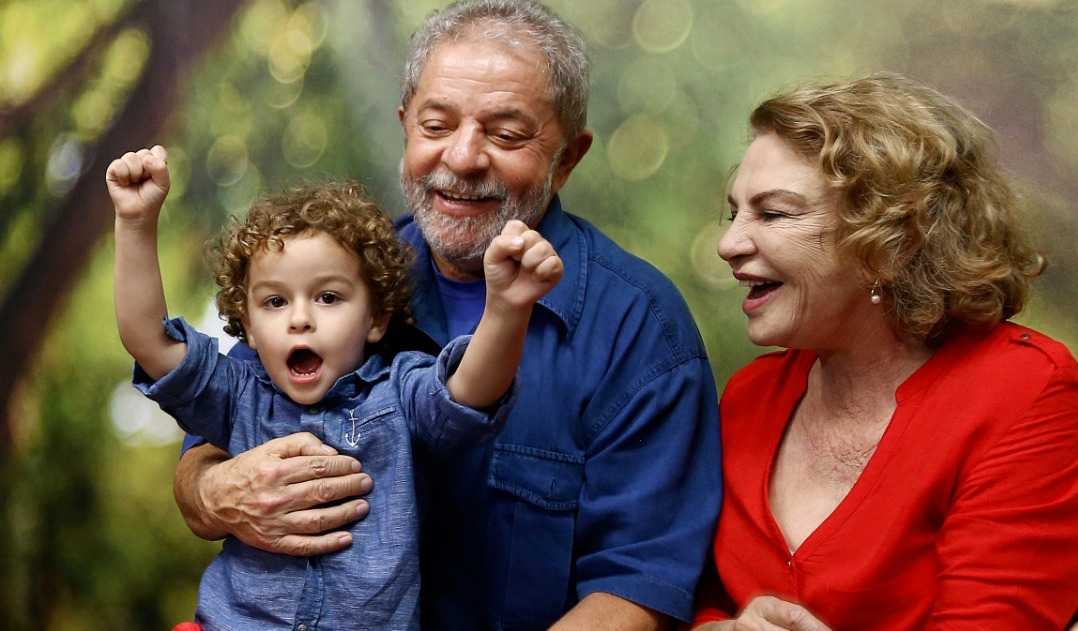 Justiça libera ex-presidente Lula para acompanhar velório e enterro do neto