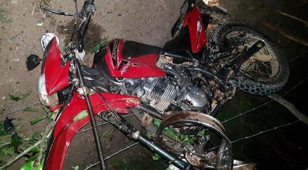 Motociclista morre e casal fica ferido em acidente na PE-90