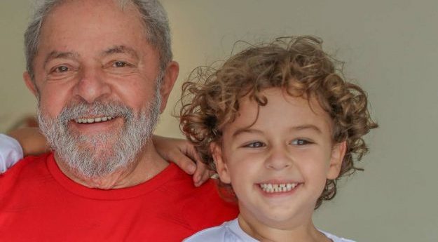 Lula entra com três novas ações por danos morais sobre a morte do neto
