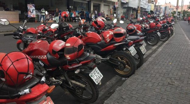 Mototaxistas afirmam que corridas diminuíram 50% em Caruaru