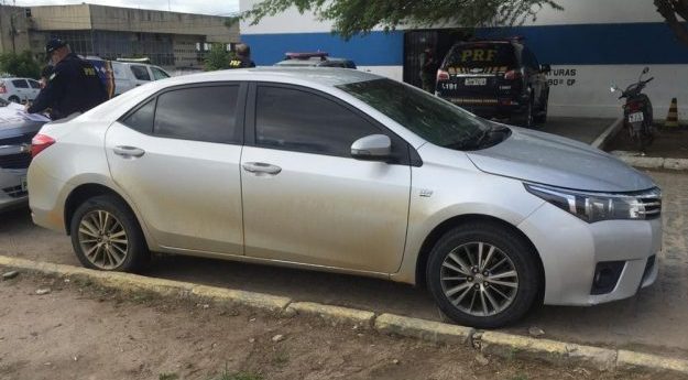 Homem é detido com carro roubado em Caruaru