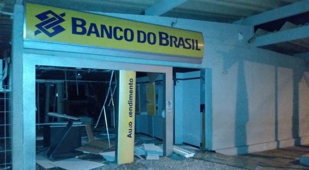 Assaltantes explodem cofre de agência bancária em Venturosa