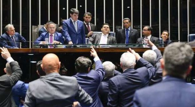 Senado derruba decreto de Jair Bolsonaro que flexibiliza porte de armas