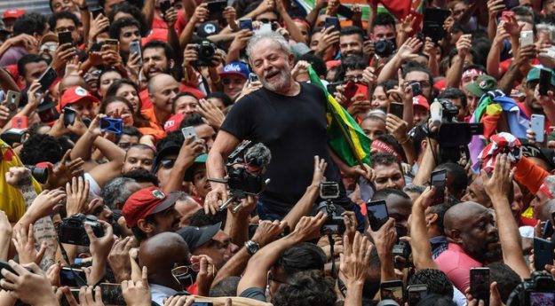 Lula deve estar no Recife neste domingo (17)
