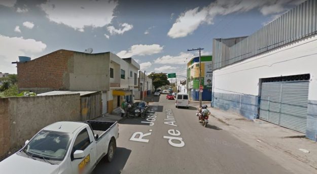 Rua é interditada para manutenção no bairro Indianópolis