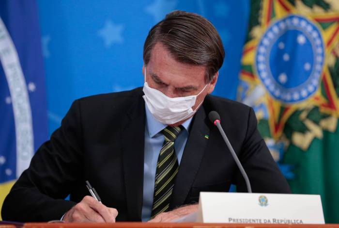 MP de Bolsonaro permite suspensão de contrato de trabalho por 4 meses