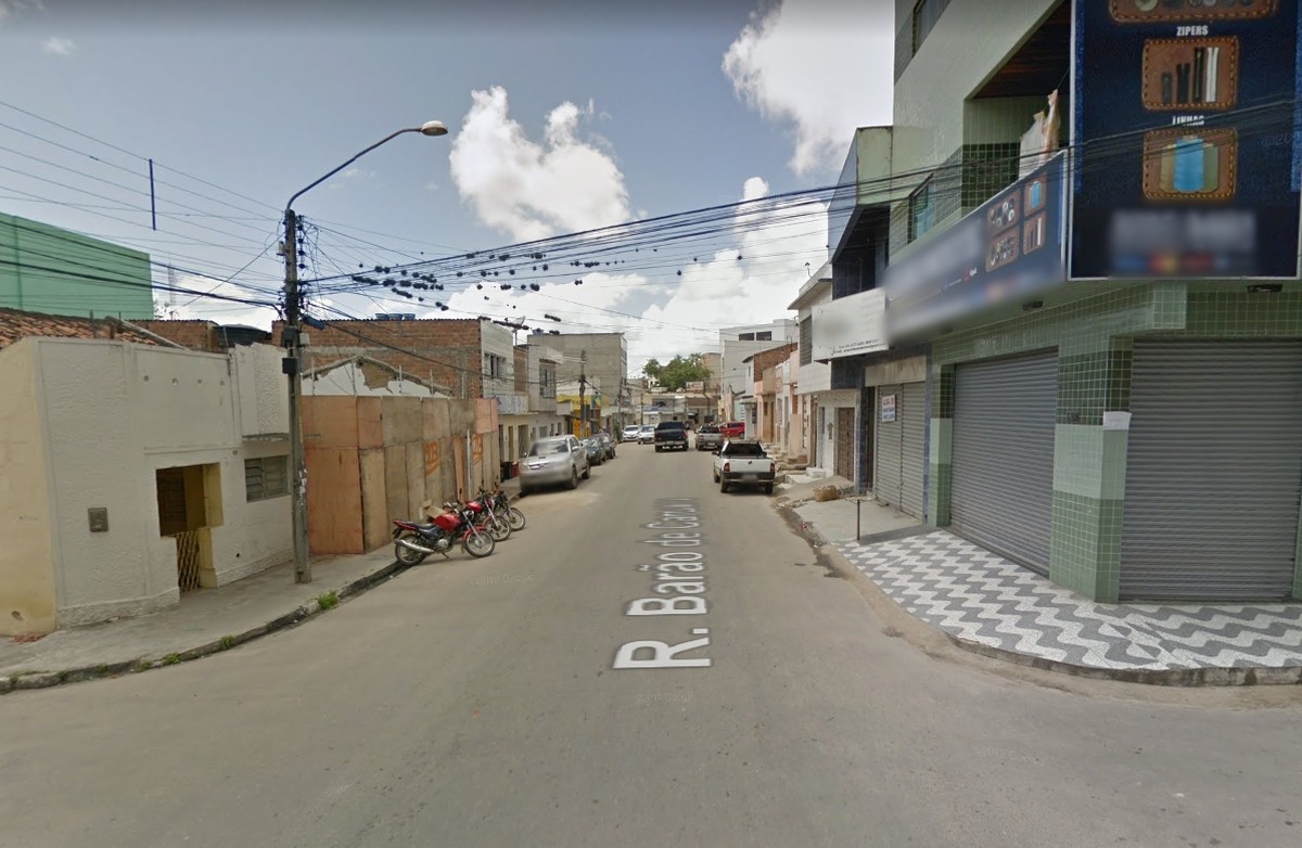 Caruaru: Rua Barão é interditada para manutenção na rede de esgoto