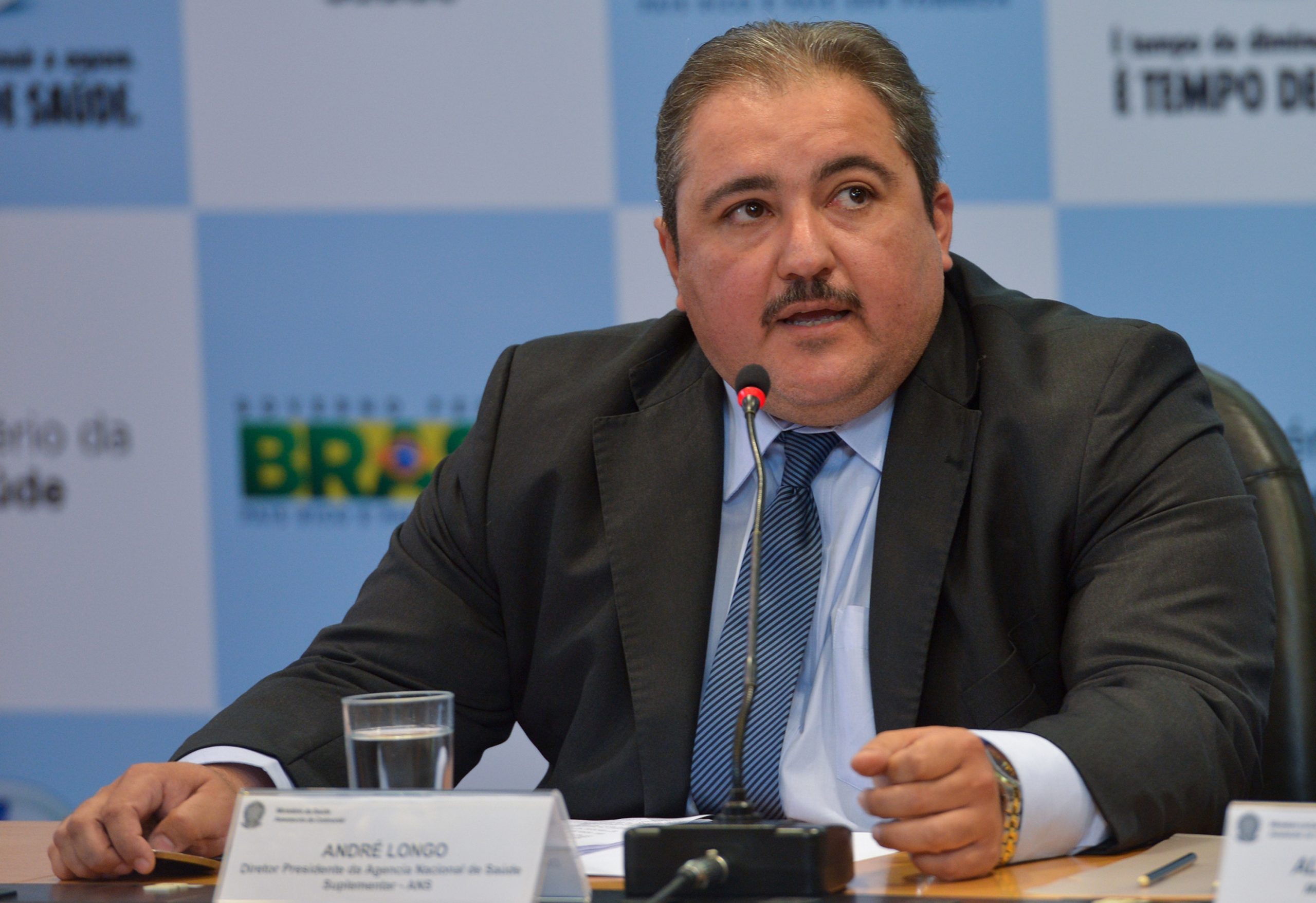 Secretário de Saúde de PE e chefe de gabinete de Paulo Câmara testam positivo para Covid-19