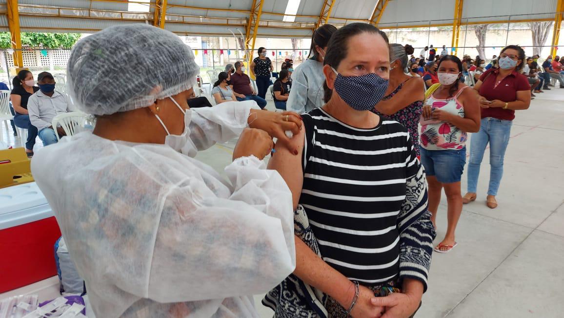 Pessoas a partir dos 36 anos podem ser vacinadas contra Covid-19, neste sábado (17), em Belo Jardim