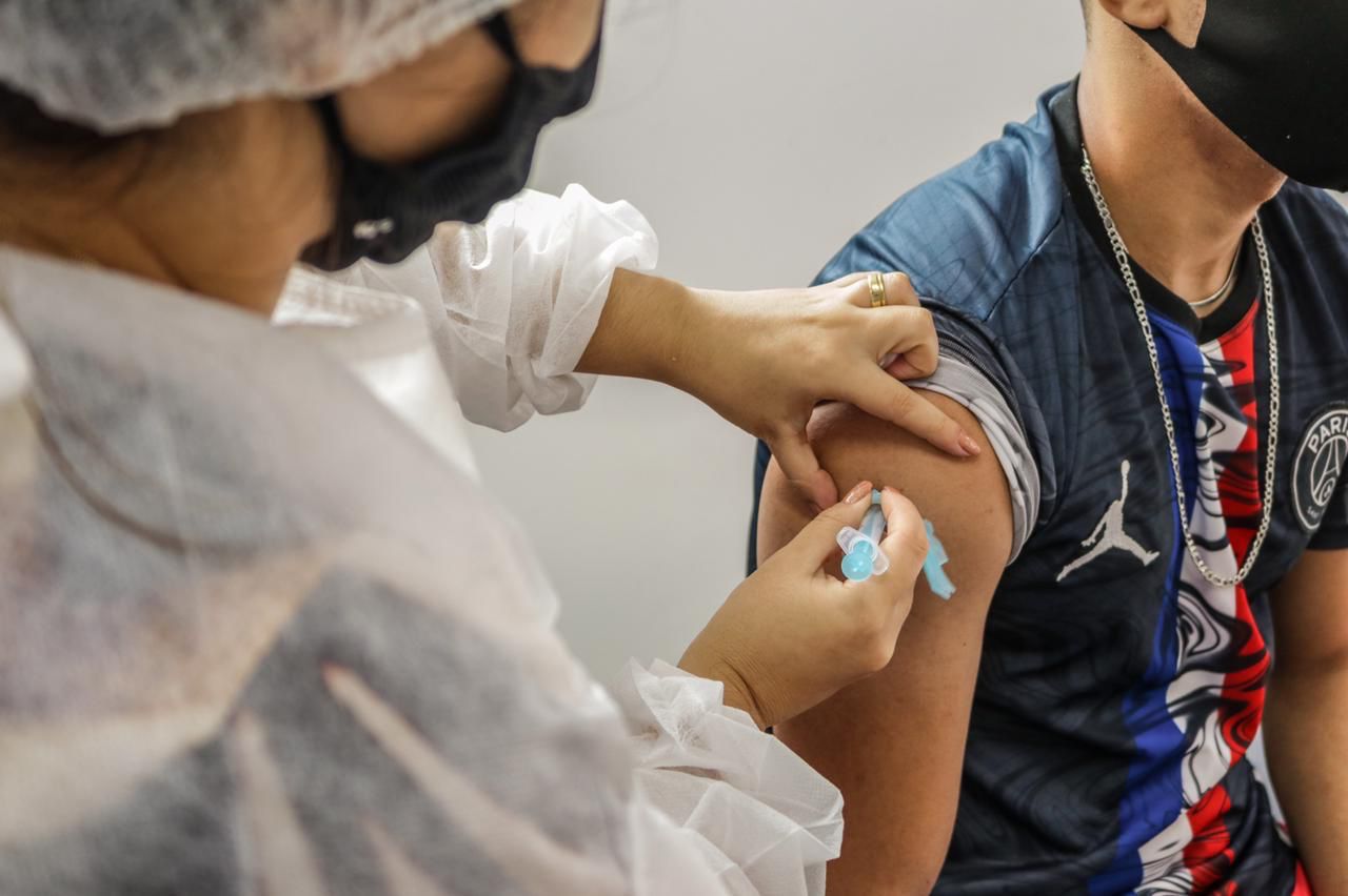 Caruaru amplia vacinação contra a Covid-19 para maiores de 17 anos