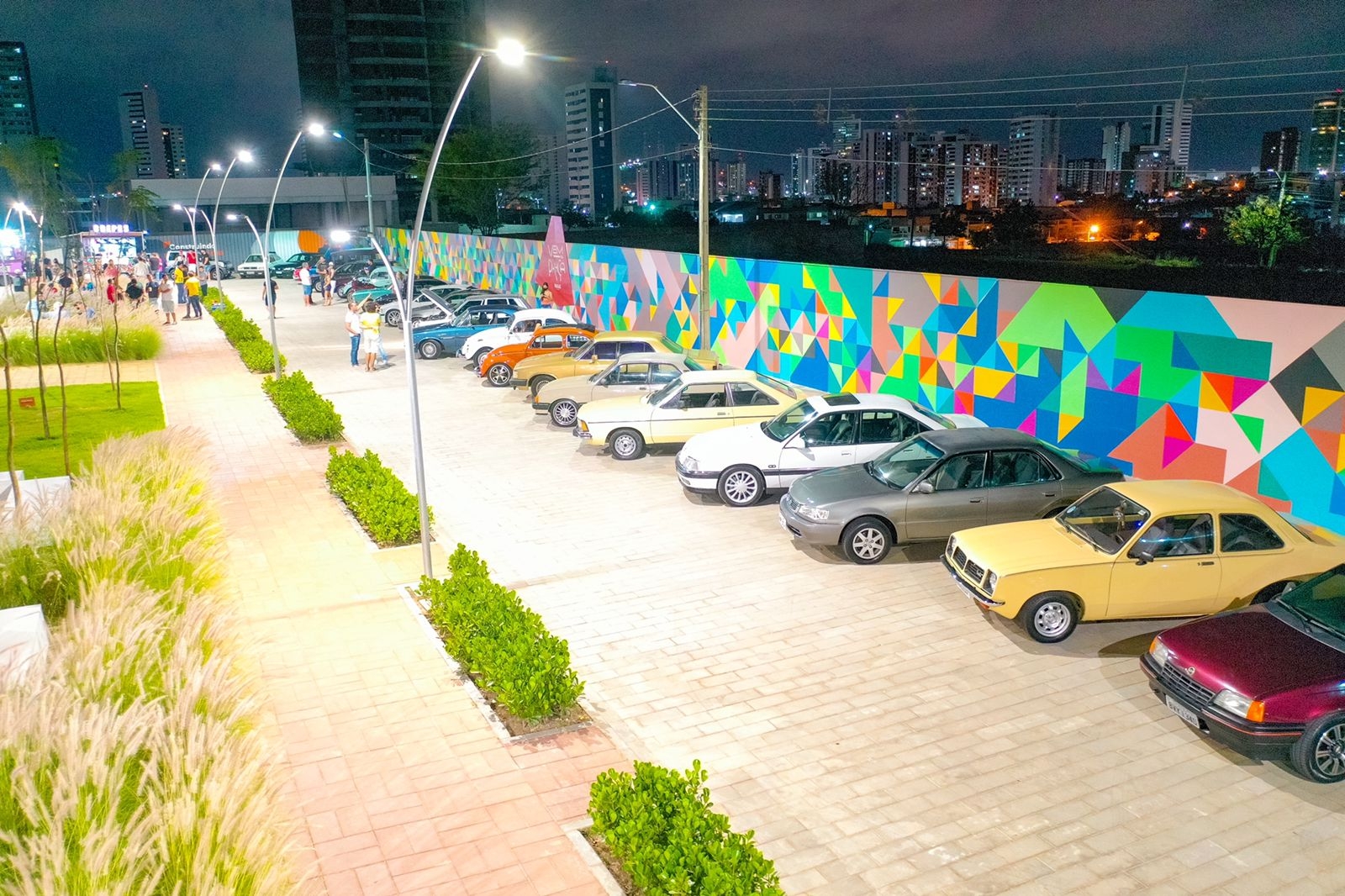 Encontro de Carros Antigos na Praça acontece nesta sexta (29) em Caruaru